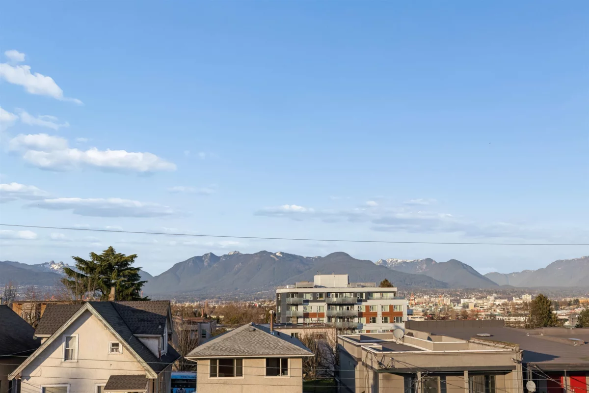 Swimming Pool Photo of 2 847 E 10 Avenue, Vancouver, BC