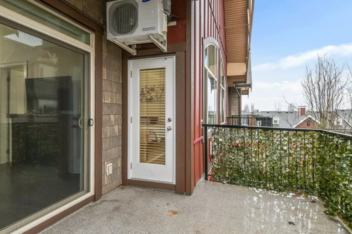 Entry Foyer Photo of 406 8328 207a Street, Langley, BC