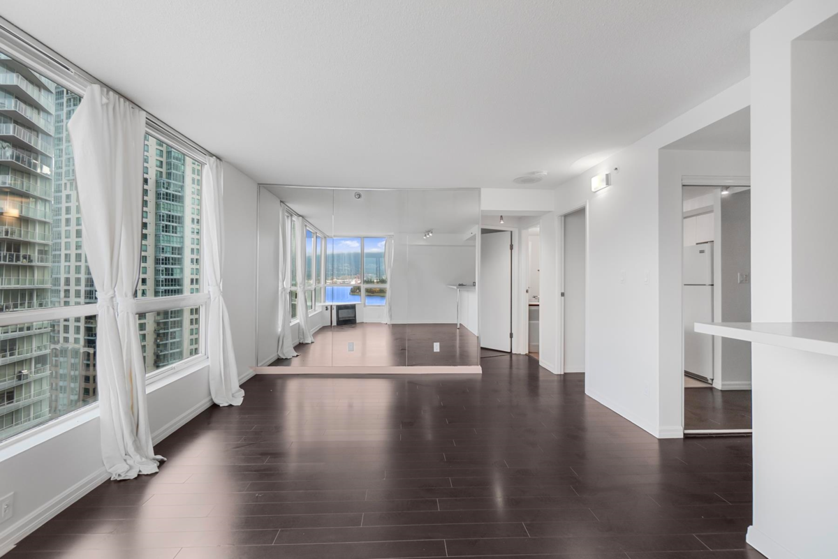 Kitchen Island Photo of 1704 555 Jervis Street, Vancouver, BC