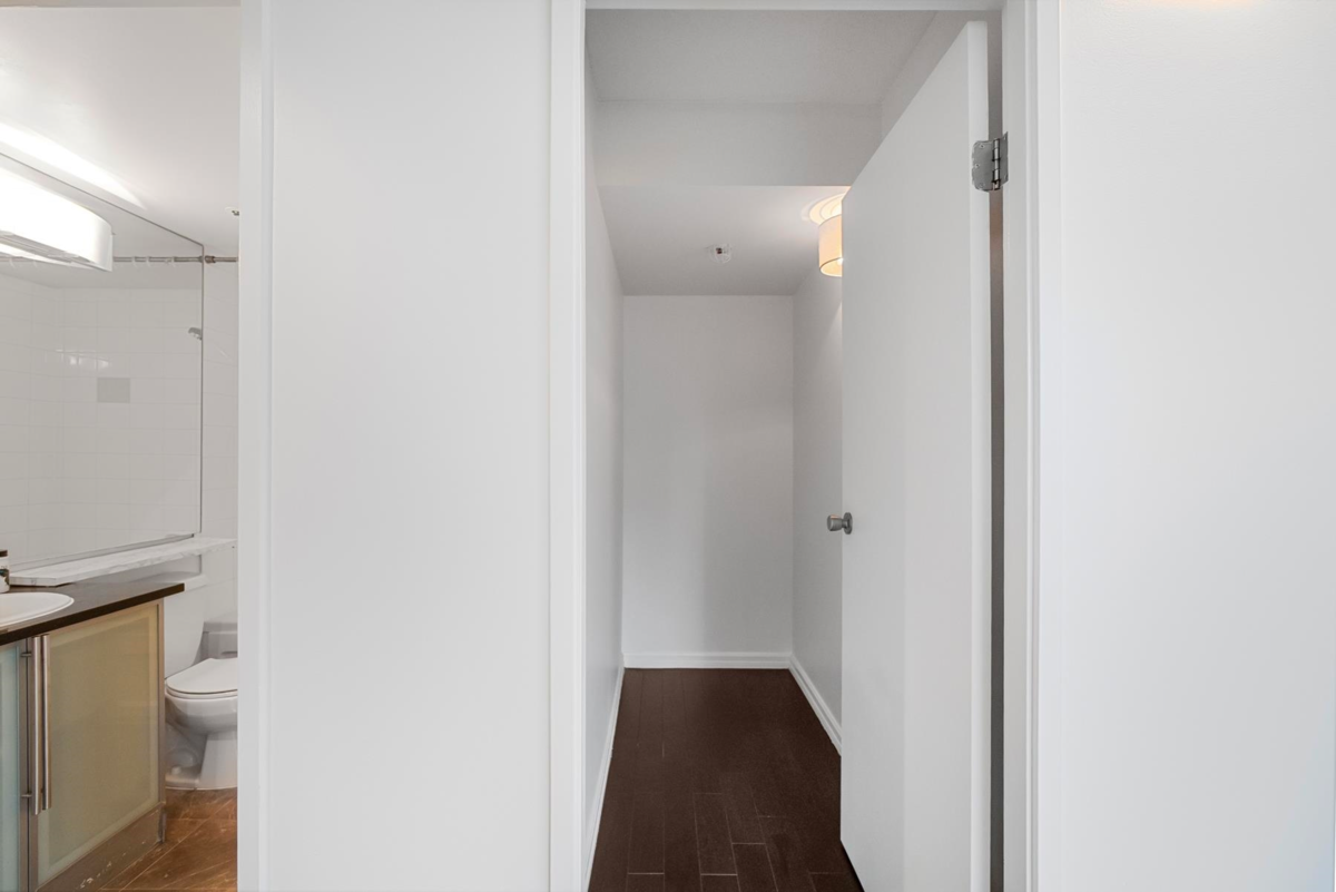 Powder Room Photo of 1704 555 Jervis Street, Vancouver, BC