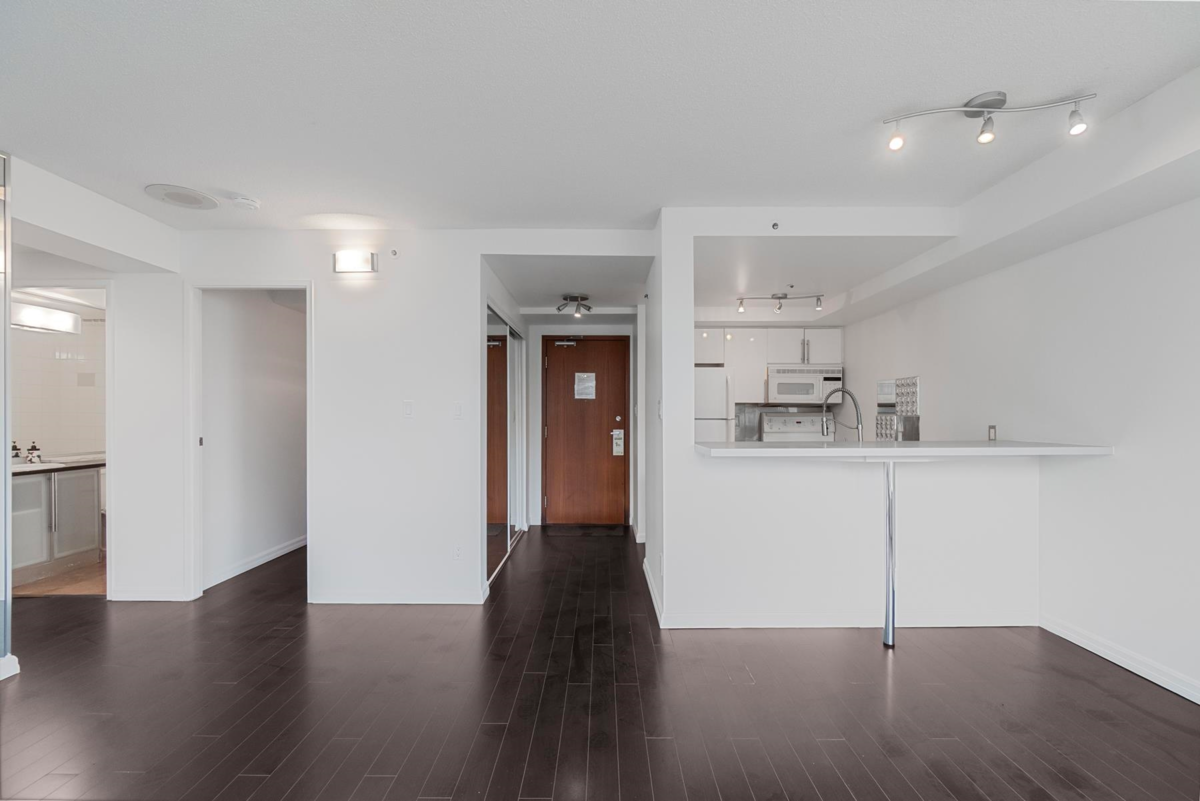 Primary Bathroom Photo of 1704 555 Jervis Street, Vancouver, BC