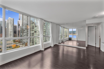 Kitchen Photo of 1704 555 Jervis Street, Vancouver, BC