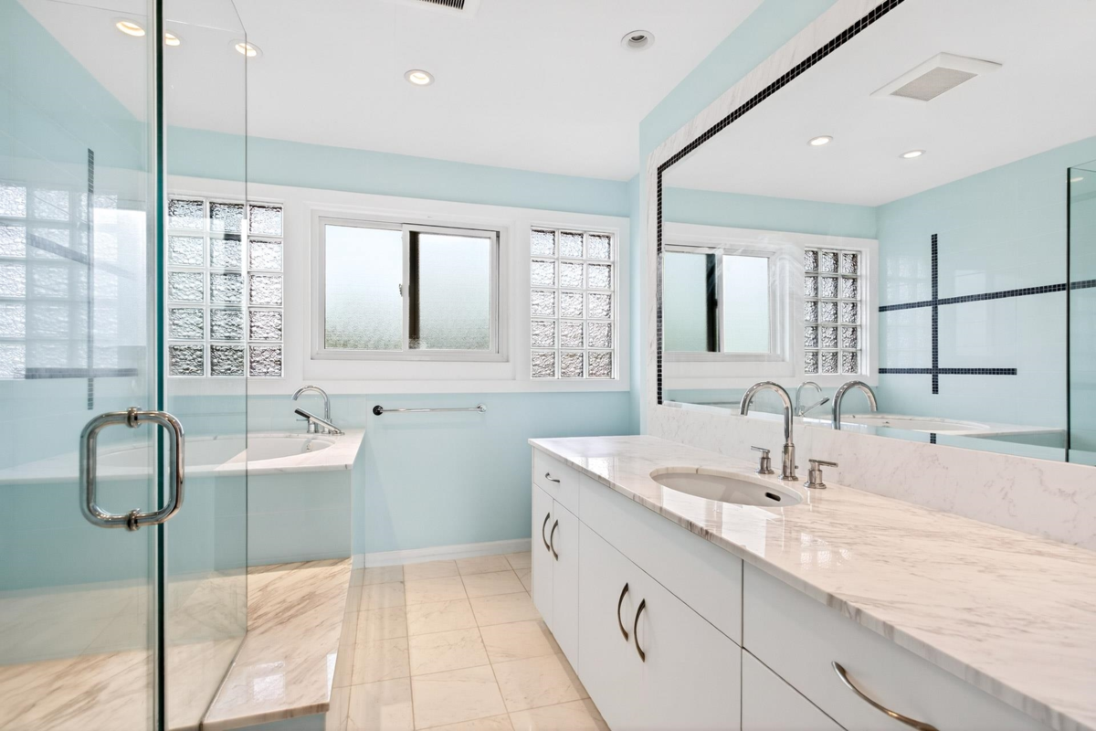 Laundry Room Photo of 1563 W 59th Avenue, Vancouver, BC