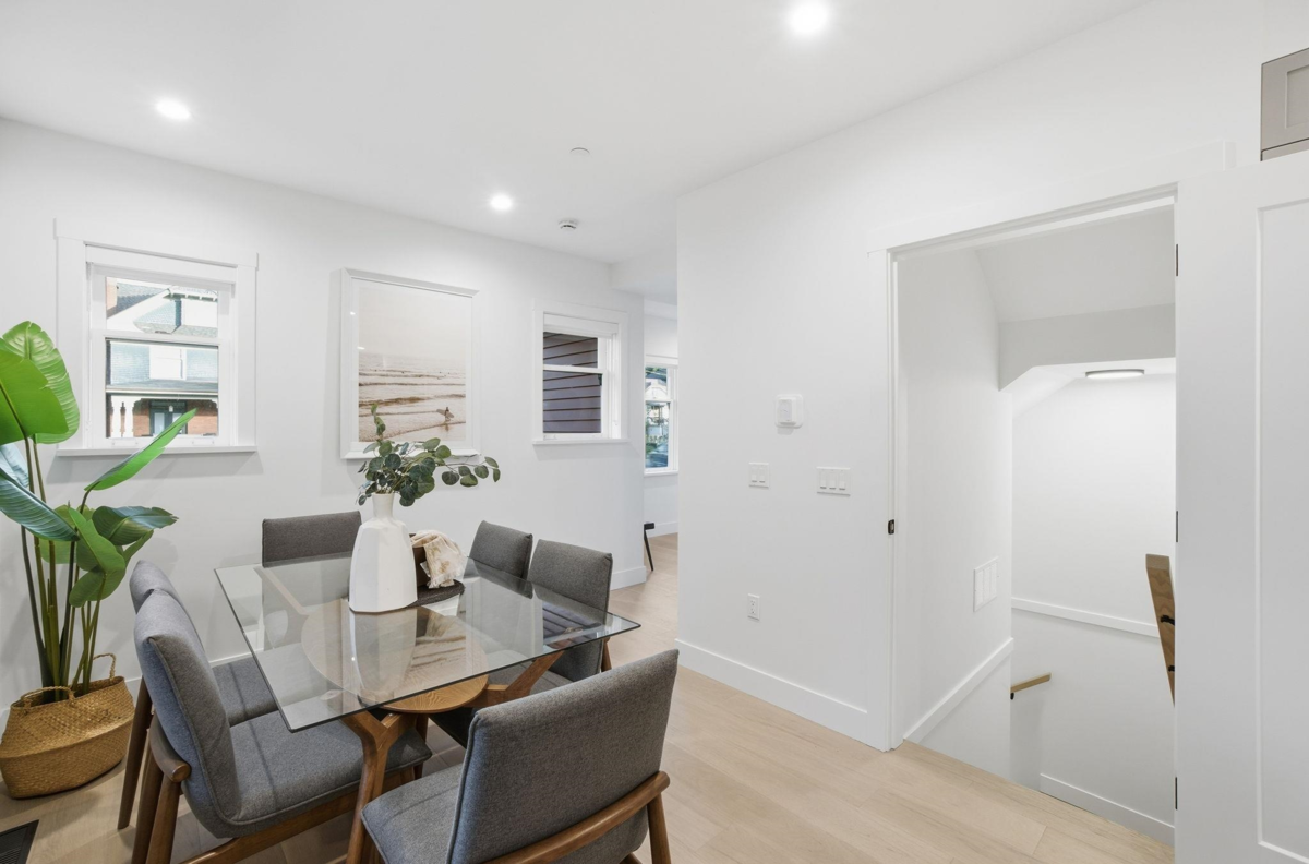 Breakfast Nook Photo of 1081 Semlin Drive, Vancouver, BC