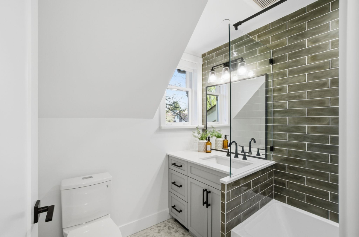 Entry Foyer Photo of 1081 Semlin Drive, Vancouver, BC