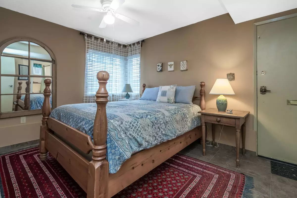 Backyard Photo of 905 Habgood Street, White Rock, BC