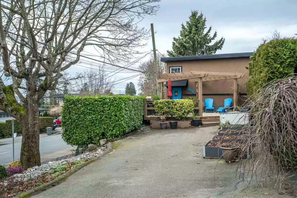 Dining Area Photo of 905 Habgood Street, White Rock, BC