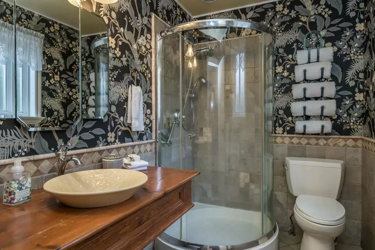 Entry Foyer Photo of 905 Habgood Street, White Rock, BC