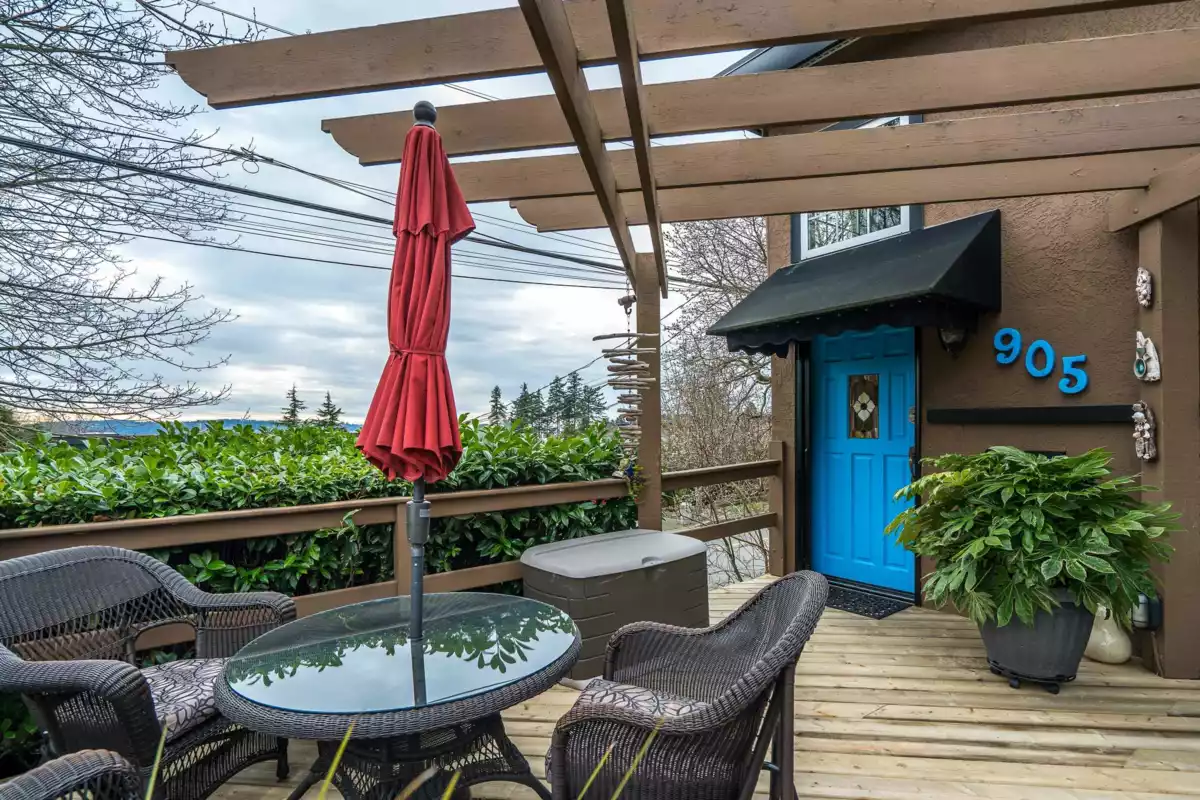 Living Room Photo of 905 Habgood Street, White Rock, BC