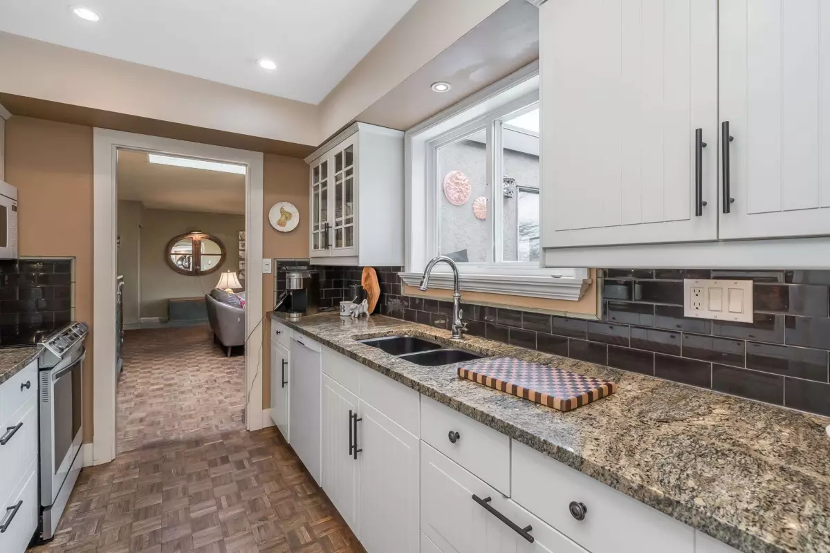 Loft / Bonus Room Photo of 905 Habgood Street, White Rock, BC