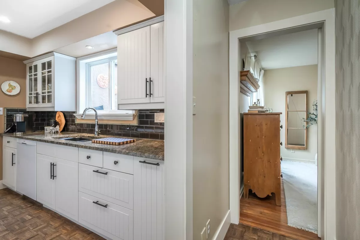 Powder Room Photo of 905 Habgood Street, White Rock, BC