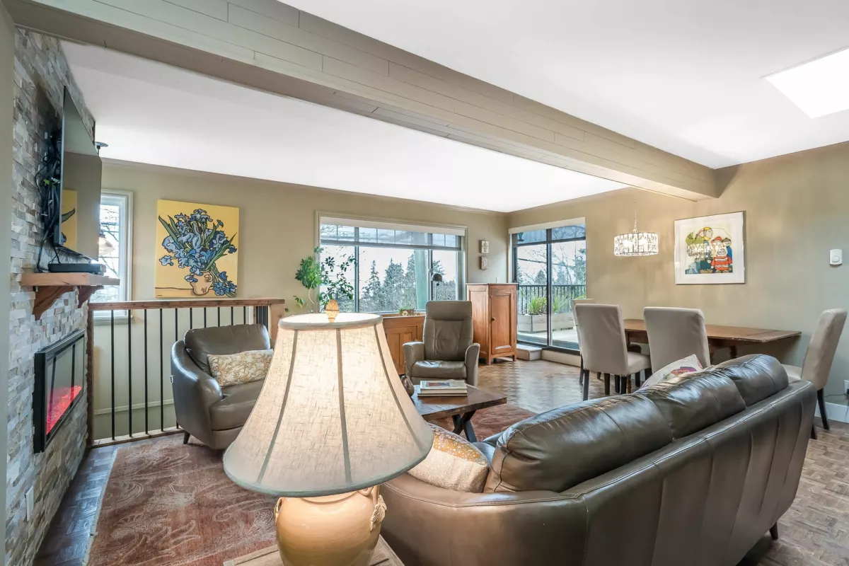 Primary Bathroom Photo of 905 Habgood Street, White Rock, BC