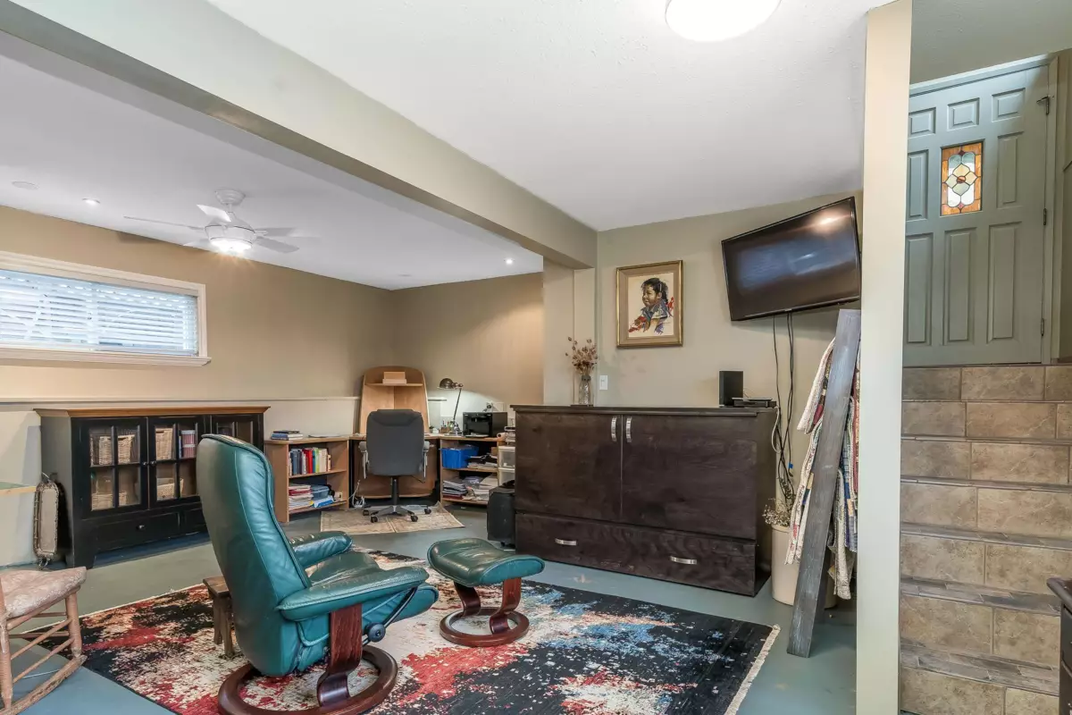 Staircase Photo of 905 Habgood Street, White Rock, BC