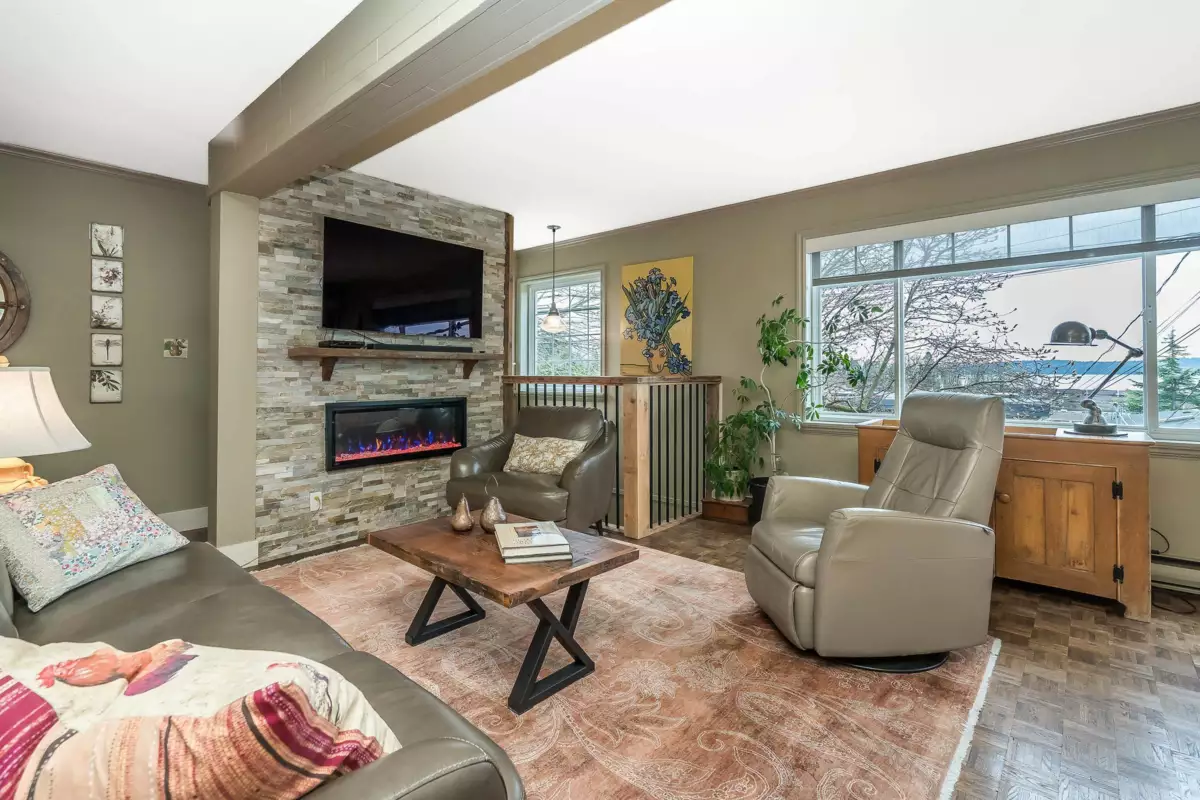 Walk-In Closet Photo of 905 Habgood Street, White Rock, BC