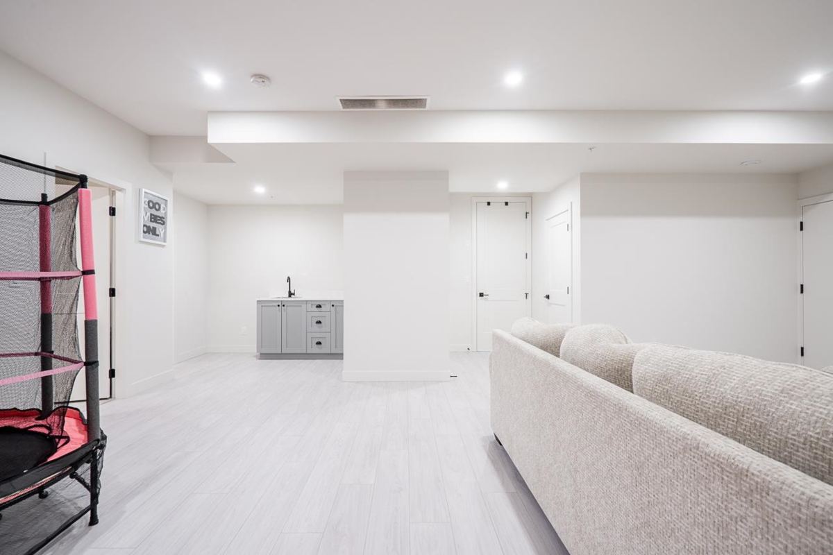 Front Yard Photo of 31567 Montgomery Place, Mission, BC