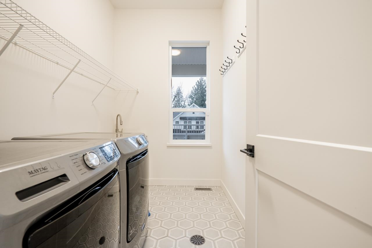 Guest Bathroom Photo of 31567 Montgomery Place, Mission, BC