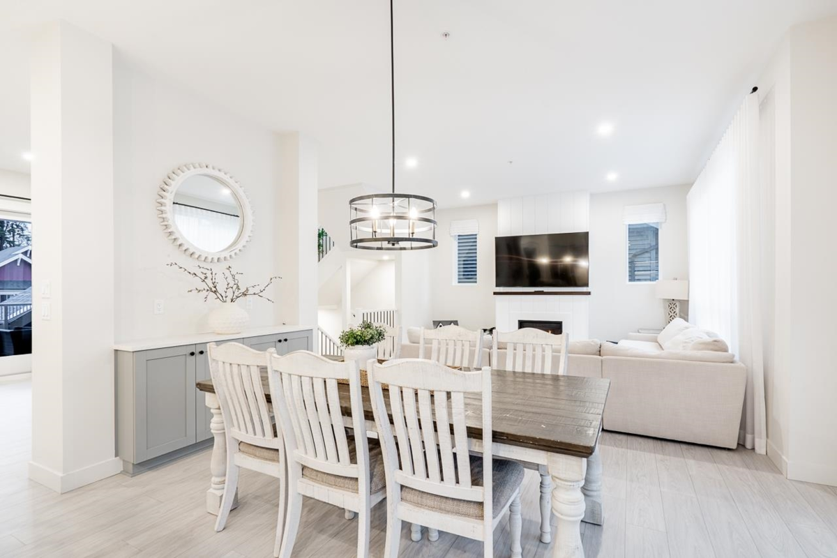 Kitchen Photo of 31567 Montgomery Place, Mission, BC