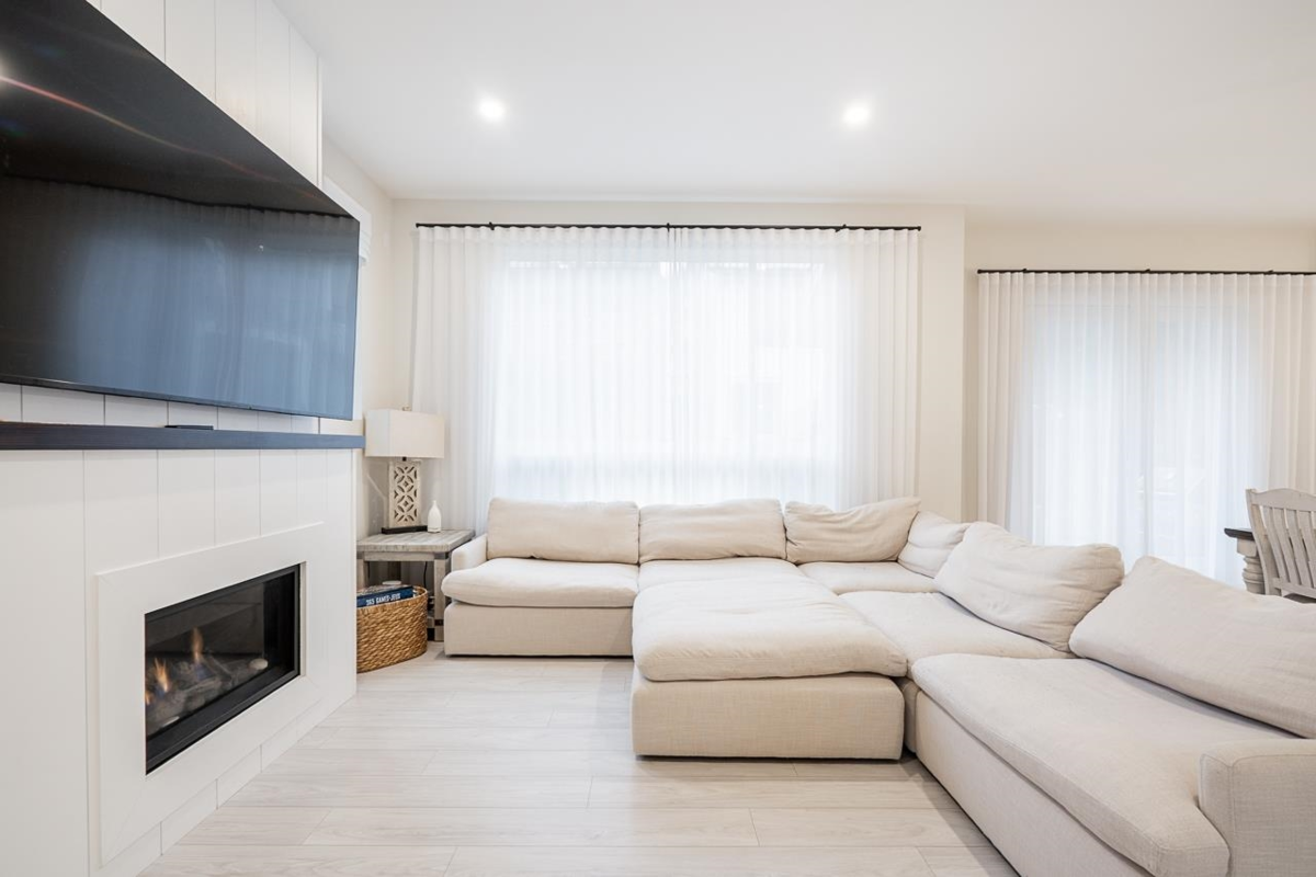 Living Room Photo of 31567 Montgomery Place, Mission, BC