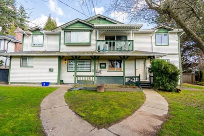 Kitchen Photo of 8412- 8414 156 Street, Surrey, BC