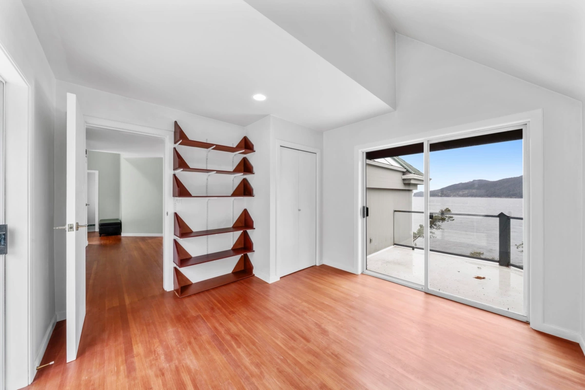 Hallway Photo of 28 Passage Island, Vancouver, BC