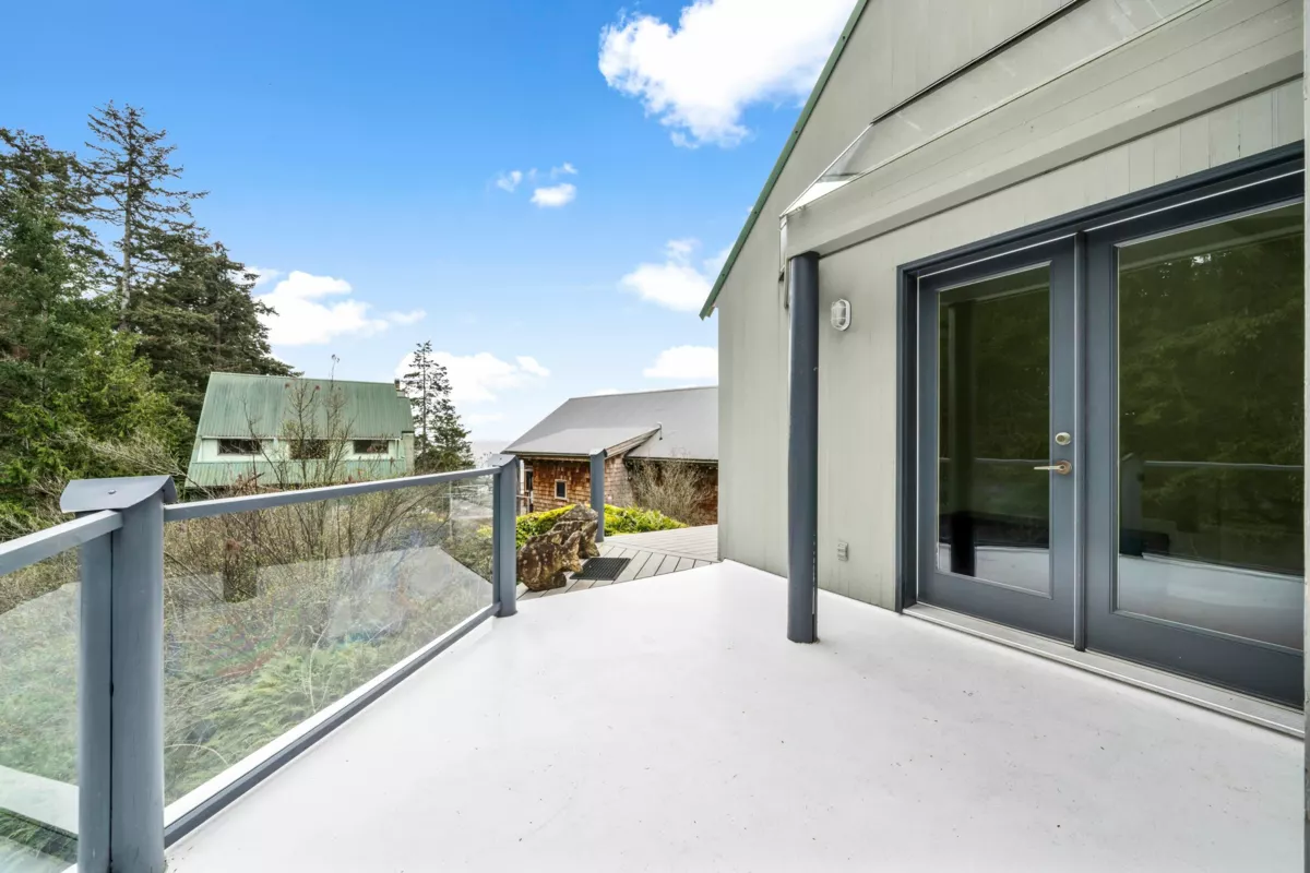Living Room Photo of 28 Passage Island, Vancouver, BC
