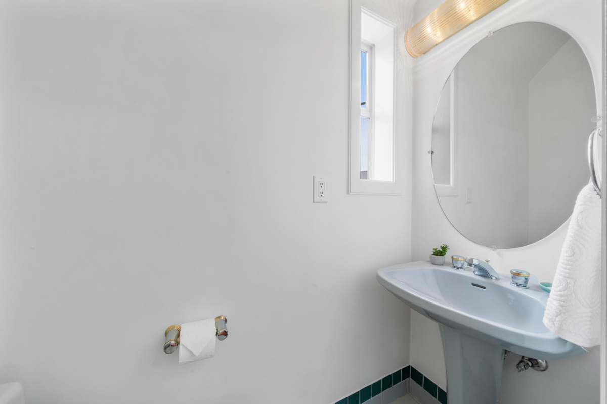 Outdoor Kitchen Photo of 28 Passage Island, Vancouver, BC