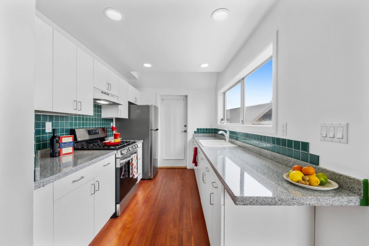 Walk-In Closet Photo of 28 Passage Island, Vancouver, BC