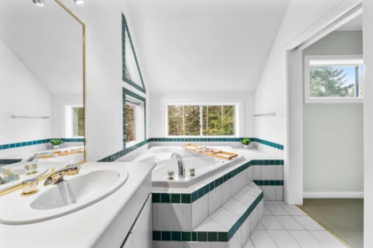 Hot Tub / Spa Photo of 28 Passage Island, Vancouver, BC