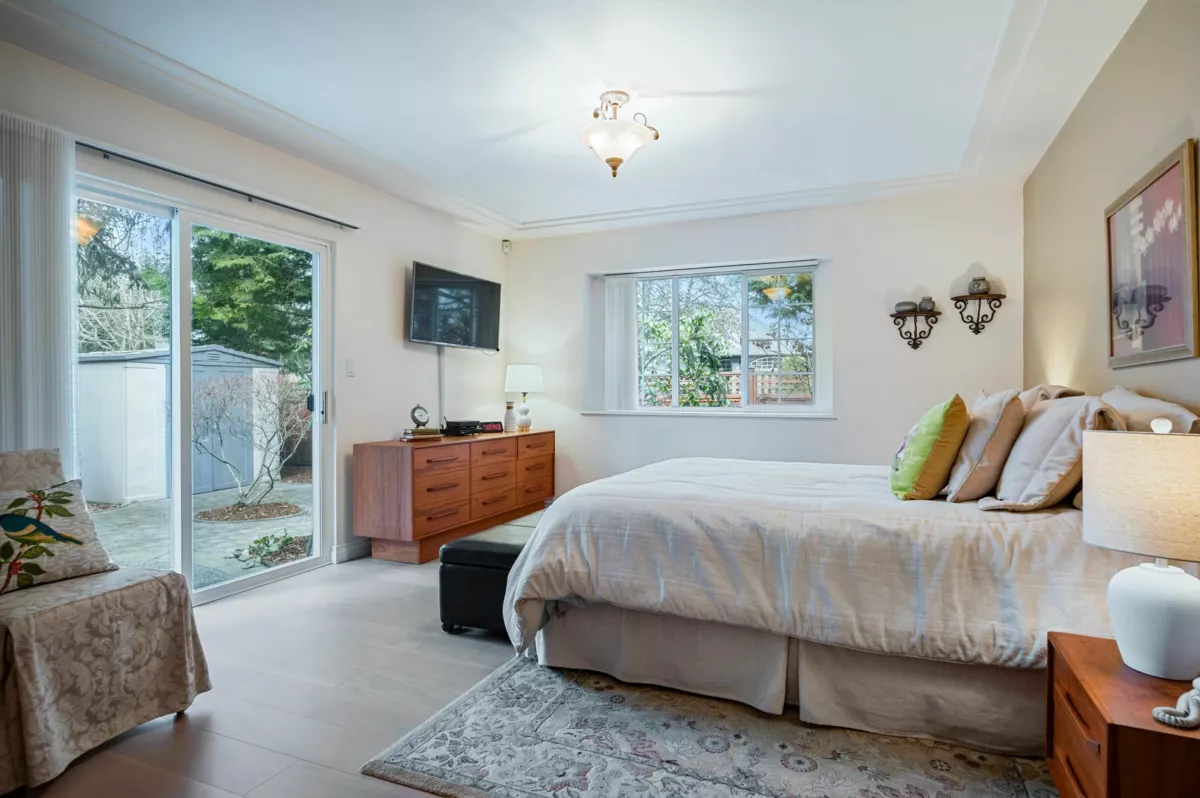 Entry Foyer Photo of 9329 207a Street, Langley, BC