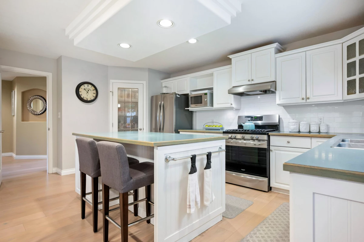 Powder Room Photo of 9329 207a Street, Langley, BC