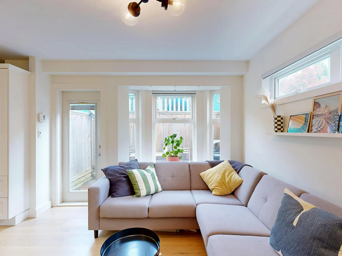 Kitchen Photo of 101 1672 E Pender Street, Vancouver, BC