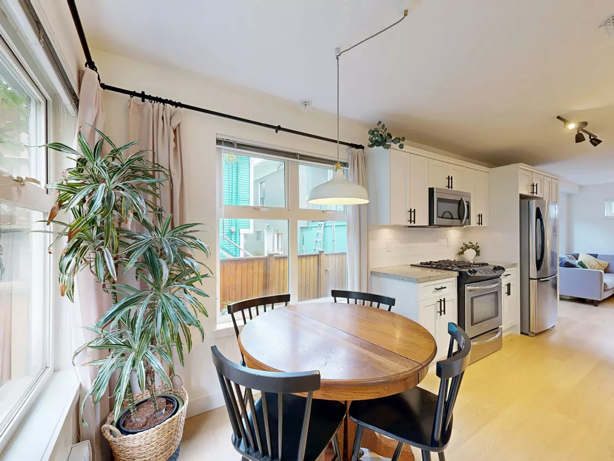 Primary Bathroom Photo of 101 1672 E Pender Street, Vancouver, BC