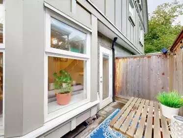 Entry Foyer Photo of 101 1672 E Pender Street, Vancouver, BC