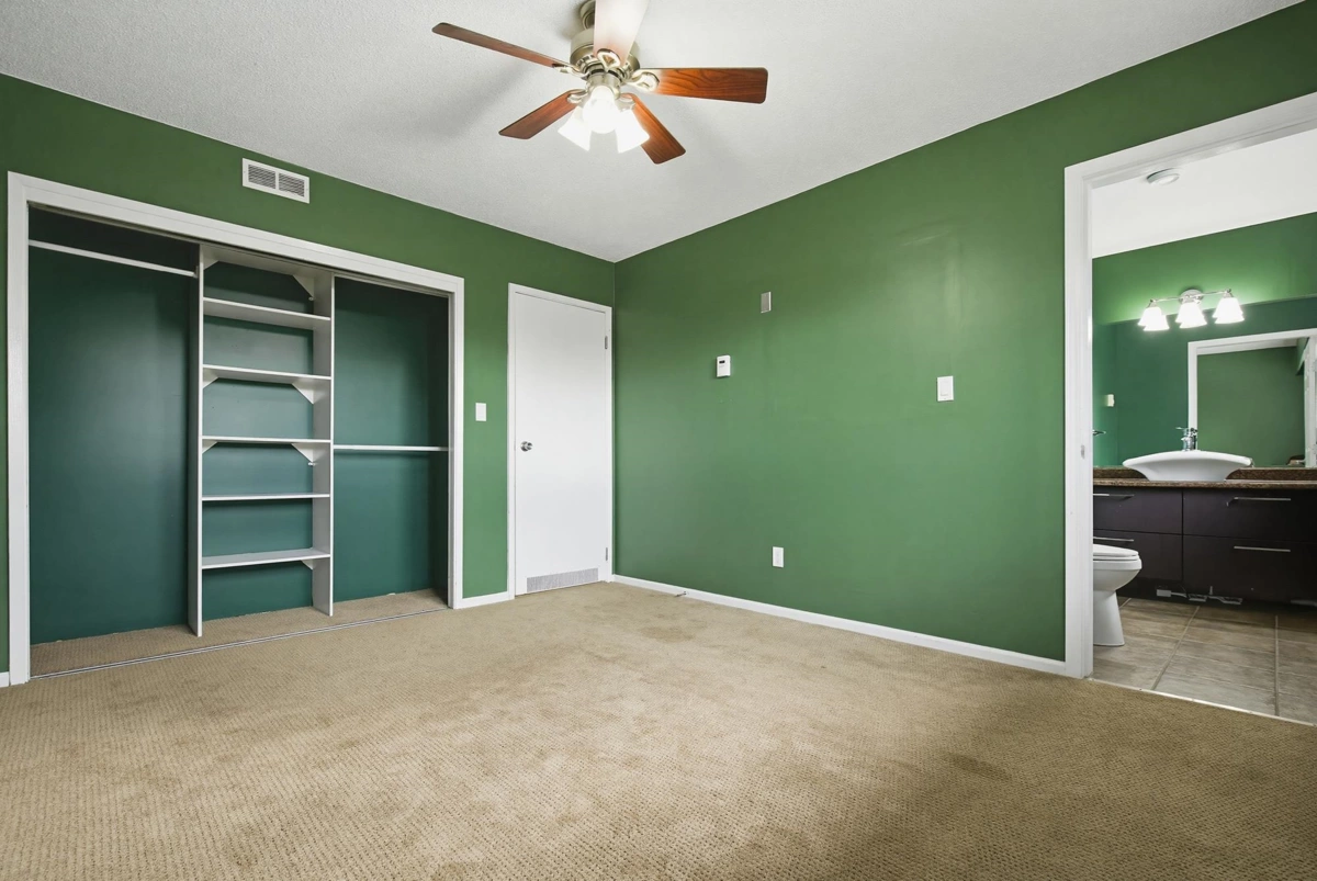 Guest Bathroom Photo of 33394 Heather Avenue, Mission, BC