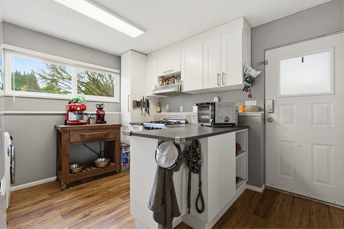 Laundry Room Photo of 33394 Heather Avenue, Mission, BC