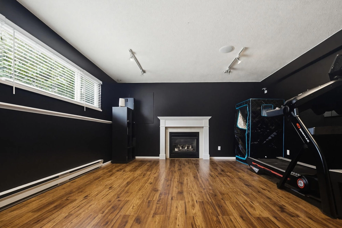 Primary Bathroom Photo of 33394 Heather Avenue, Mission, BC