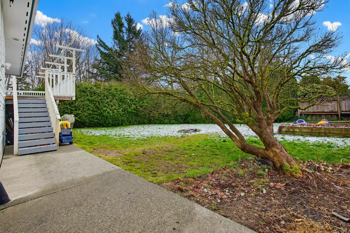Swimming Pool Photo of 33394 Heather Avenue, Mission, BC