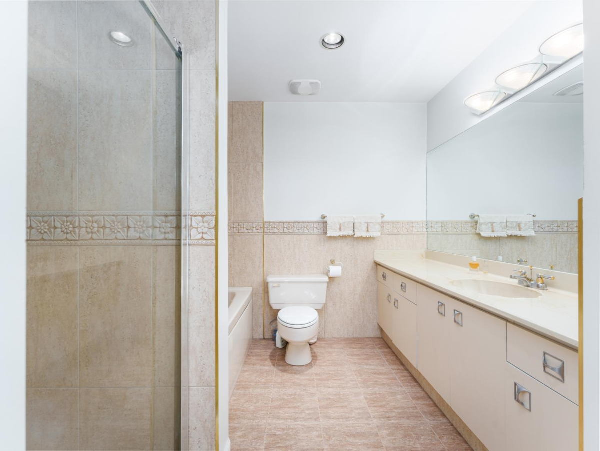 Guest Bathroom Photo of 1450 W 40th Avenue, Vancouver, BC