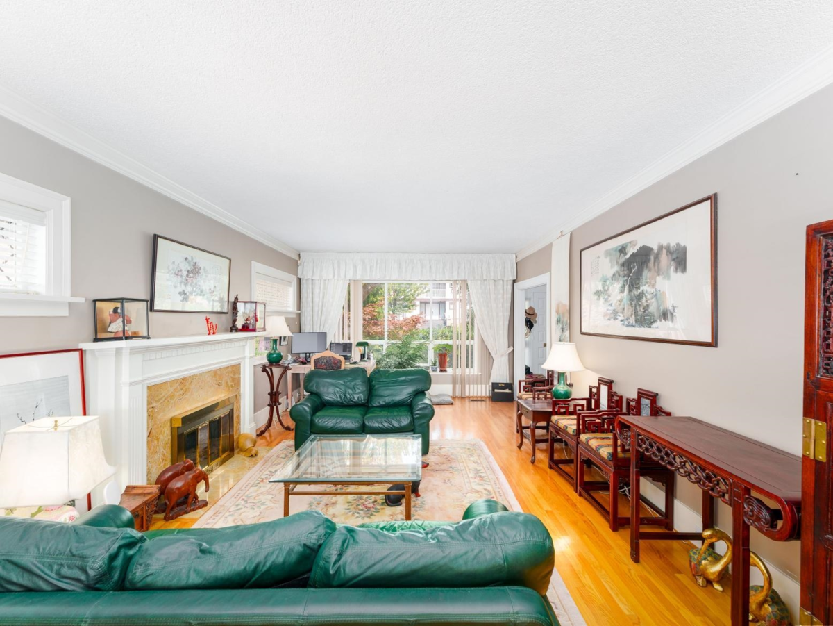 Kitchen Photo of 1450 W 40th Avenue, Vancouver, BC
