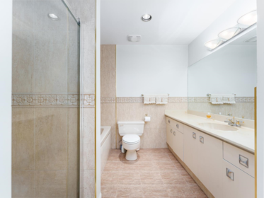 Guest Bathroom Photo of 1450 W 40th Avenue, Vancouver, BC