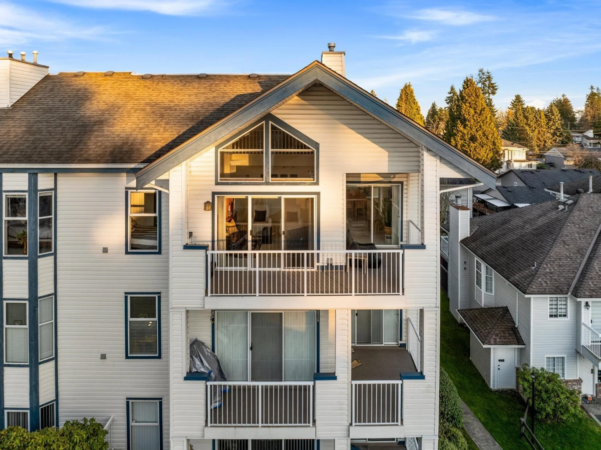 Living Room Photo of 319 13918 72 Avenue, Surrey, BC