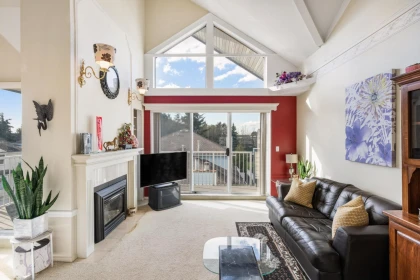 Kitchen Photo of 319 13918 72 Avenue, Surrey, BC