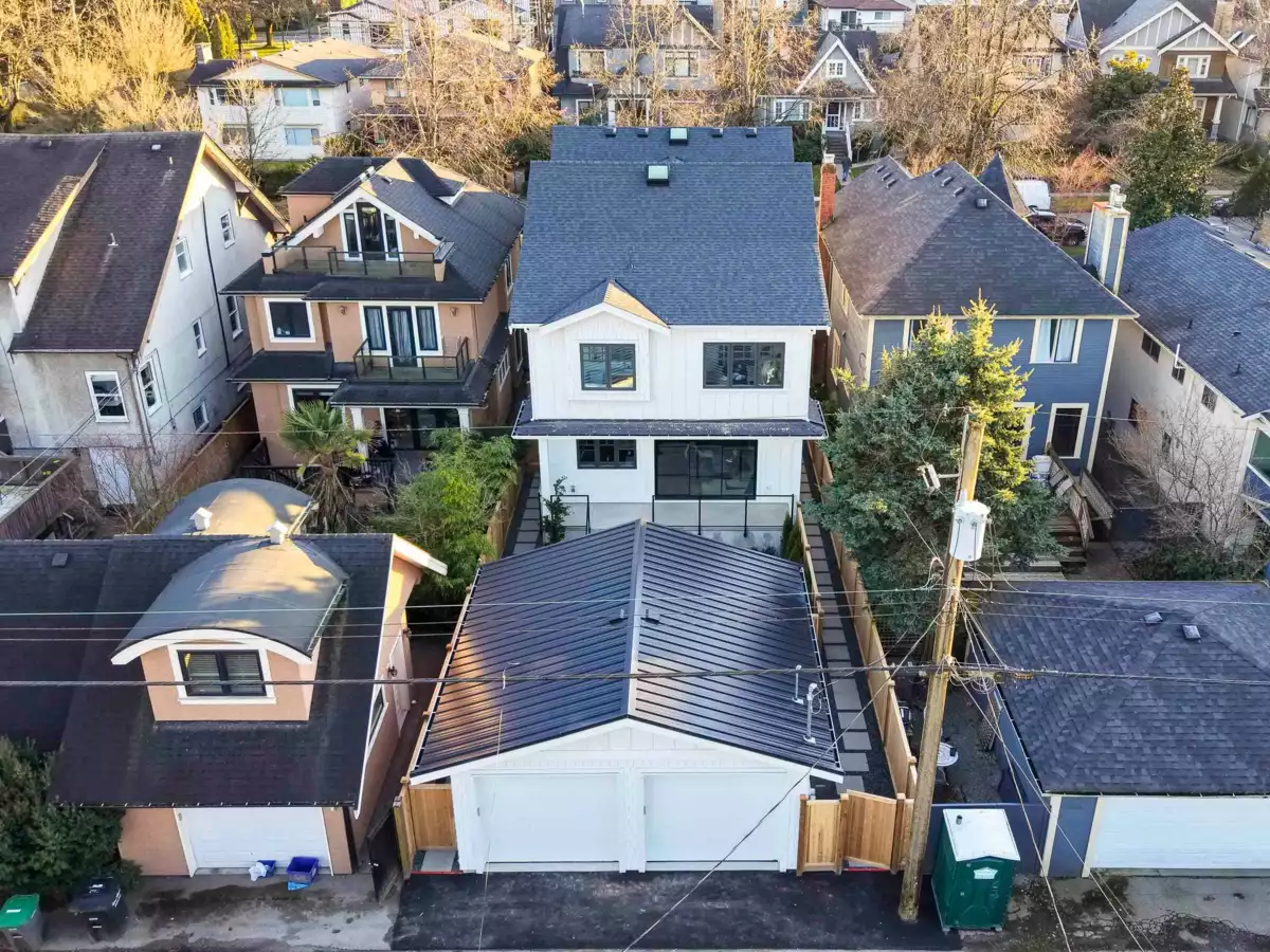 Backyard Photo of 1 3919 W 18th Avenue, Vancouver, BC