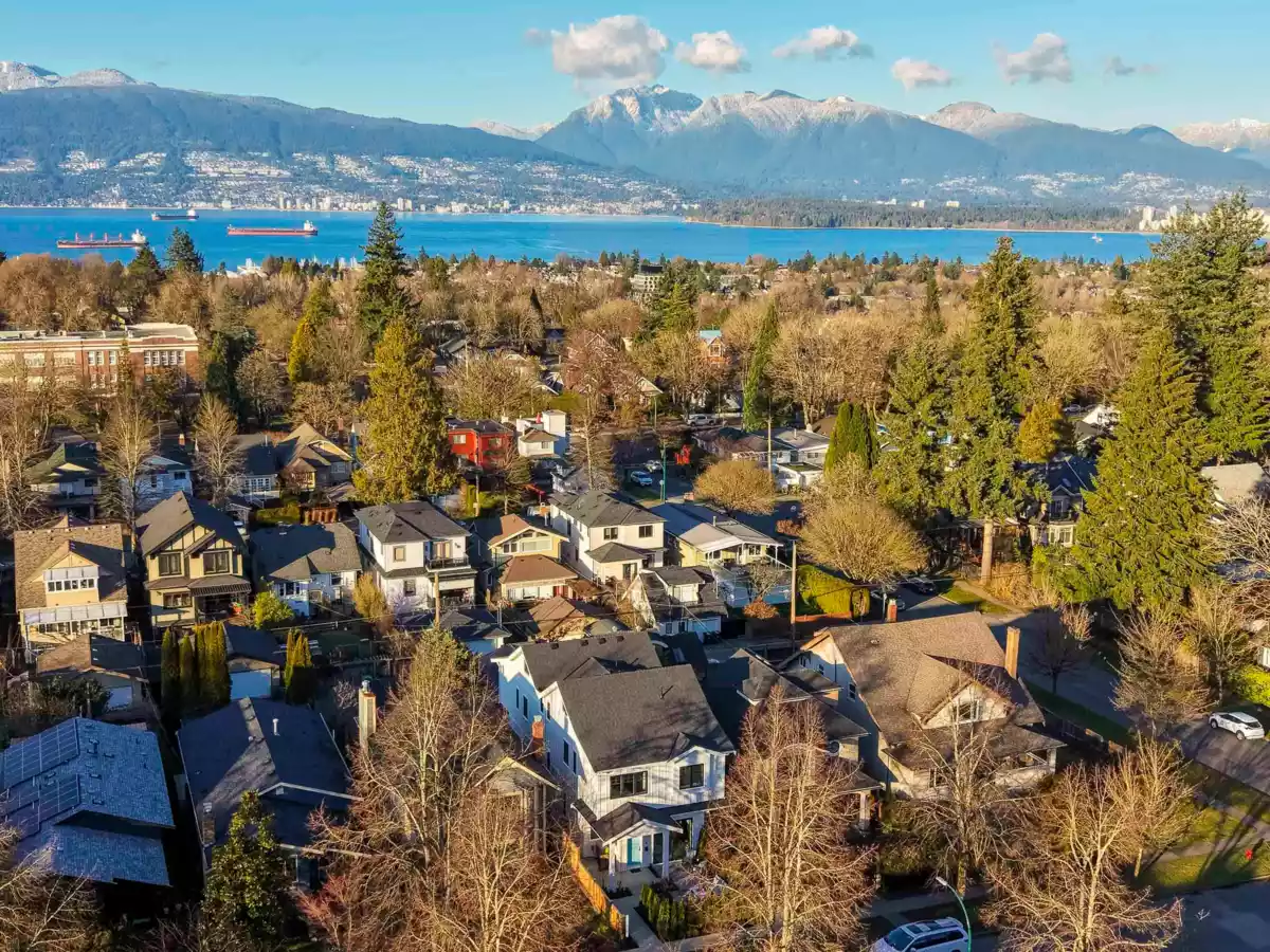 Garden / Landscaping Photo of 1 3919 W 18th Avenue, Vancouver, BC