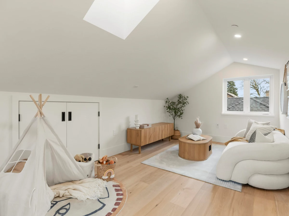 Hallway Photo of 1 3919 W 18th Avenue, Vancouver, BC