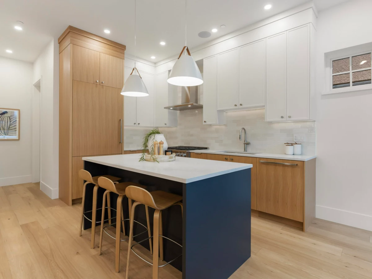 Kitchen Island Photo of 1 3919 W 18th Avenue, Vancouver, BC