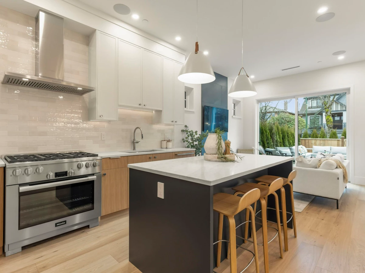 Kitchen Photo of 1 3919 W 18th Avenue, Vancouver, BC