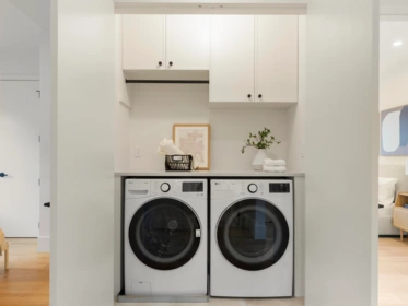 Laundry Room Photo of 1 3919 W 18th Avenue, Vancouver, BC