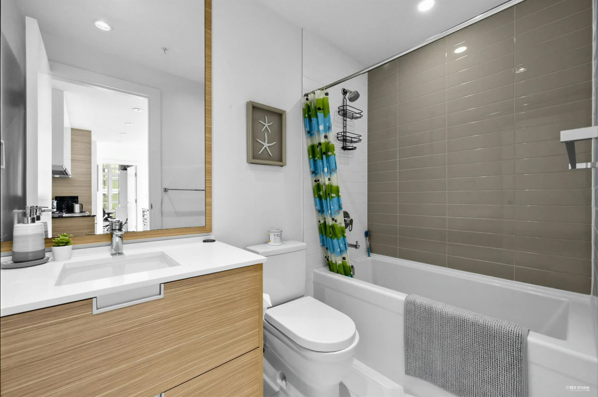 Powder Room Photo of 1901 4688 Kingsway, Burnaby, BC