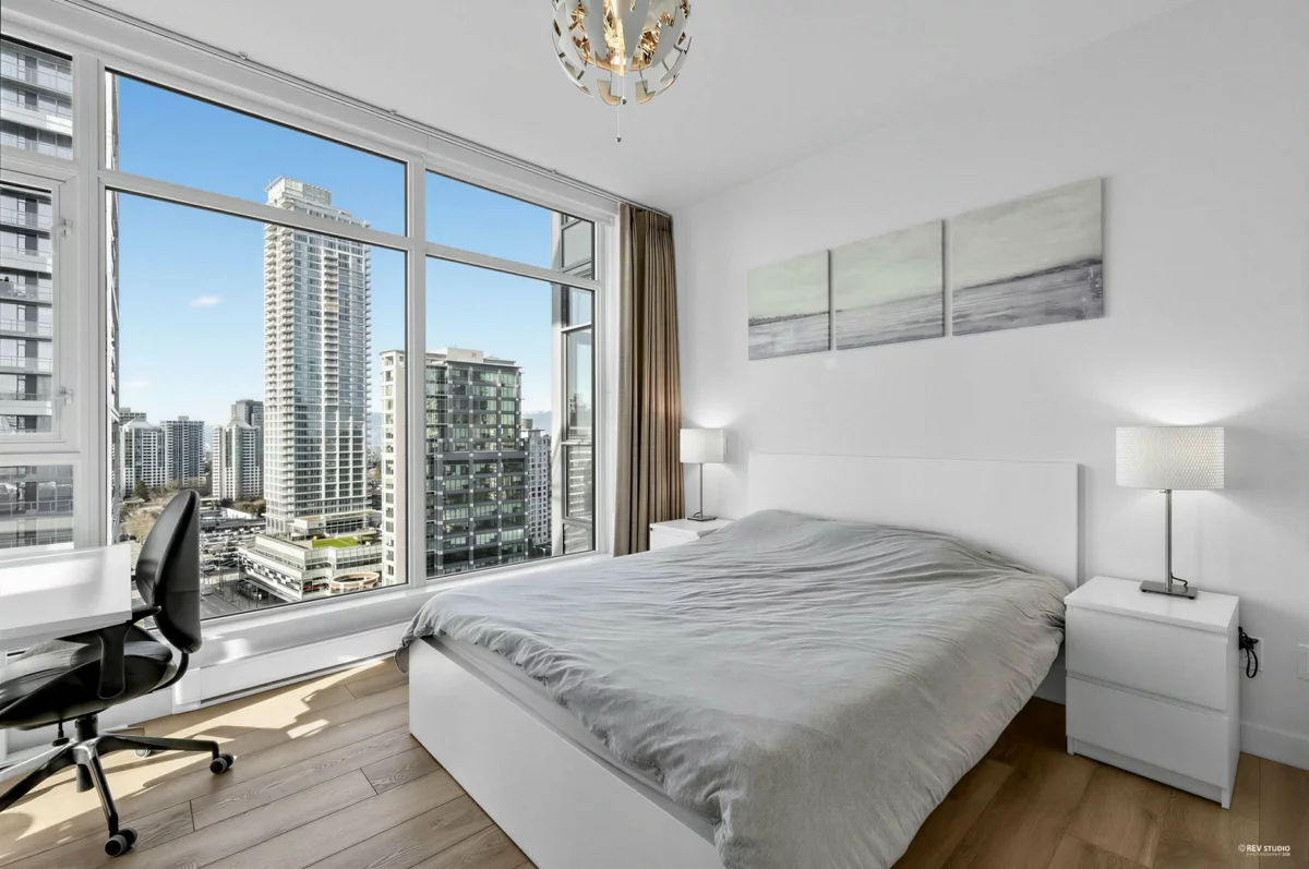 Walk-In Closet Photo of 1901 4688 Kingsway, Burnaby, BC